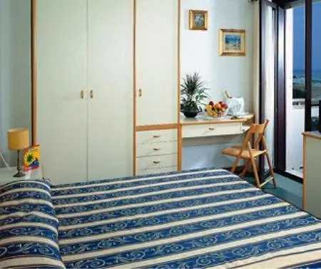 Hotel Fabilia Family 4*
